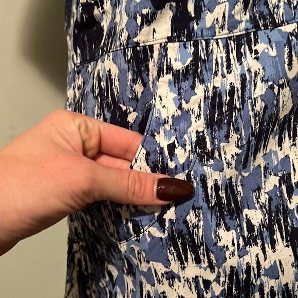 Nurse Mates Women's Blue Abstract Printed Short Sleeve Scrub Top - Picture 4 of 10